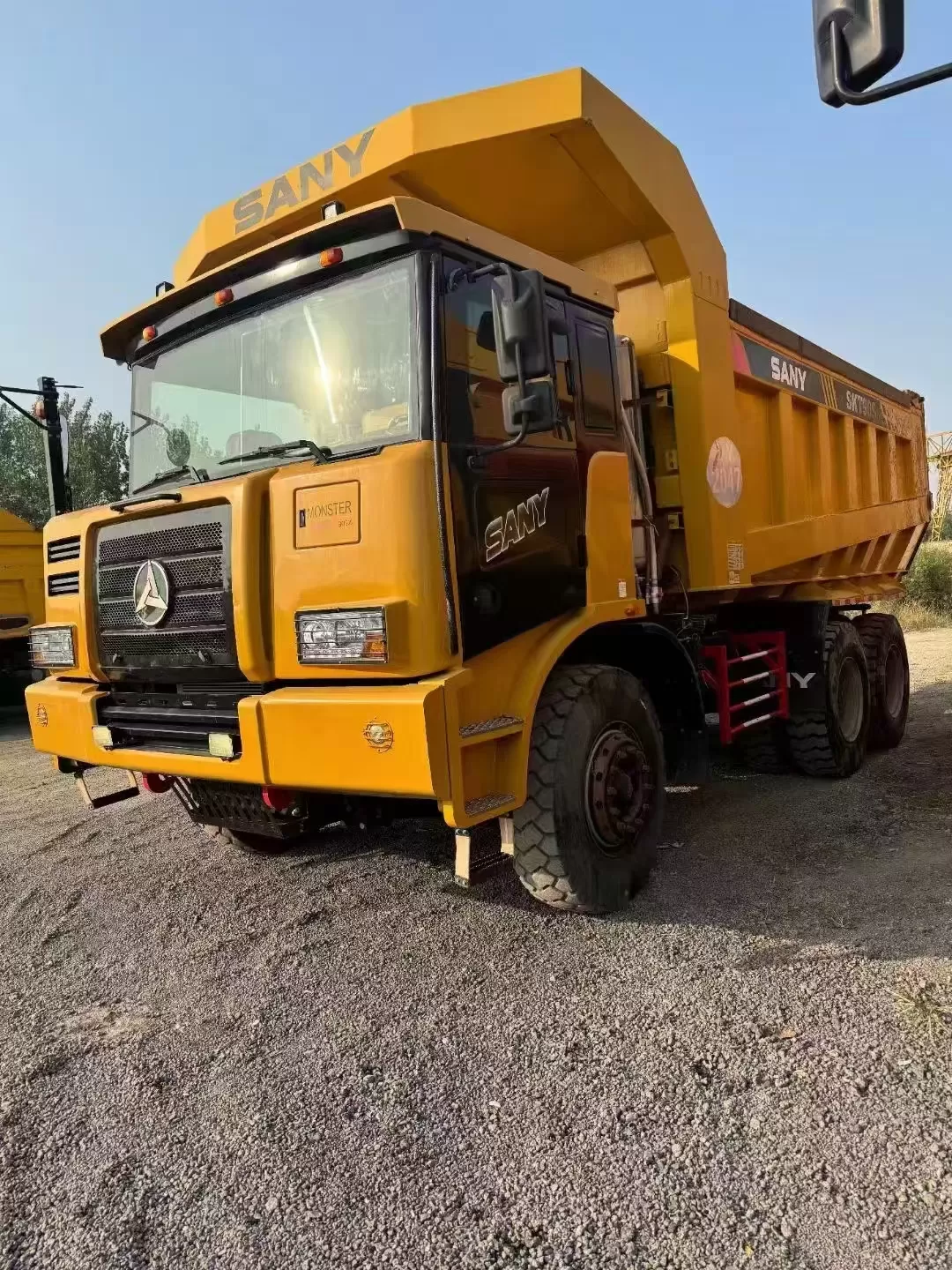 sany skt90s 6x4 60ton ծանրաբեռնված արտաճանապարհային բեռնատար բեռնատար արտաճանապարհային բեռնատար լայն թափքով հանքային ինքնաթափ բեռնատար