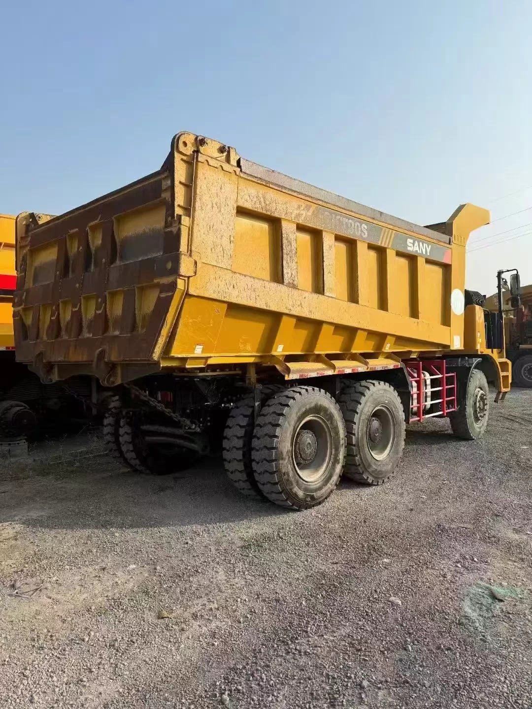 sany skt90s 6x4 60ton ծանրաբեռնված արտաճանապարհային բեռնատար բեռնատար արտաճանապարհային բեռնատար լայն թափքով հանքային ինքնաթափ բեռնատար